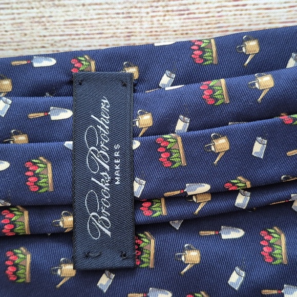 NWT Brooks Brothers Navy Background Gardening Theme Silk Tie - Picture 4 of 6